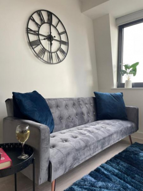 Premier Suite- Bedford city centre with free gym & parking